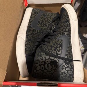 Nike Women primo court mid